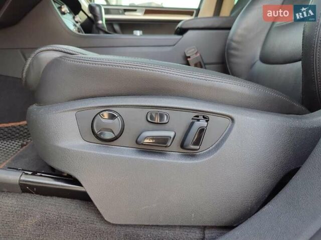 Білий Фольксваген Туарег, об'ємом двигуна 3 л та пробігом 157 тис. км за 27500 $, фото 21 на Automoto.ua