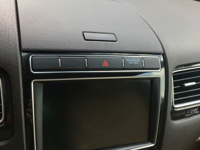 Білий Фольксваген Туарег, об'ємом двигуна 3 л та пробігом 285 тис. км за 20500 $, фото 6 на Automoto.ua