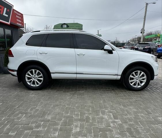 Белый Фольксваген Туарег, объемом двигателя 3 л и пробегом 320 тыс. км за 23700 $, фото 2 на Automoto.ua