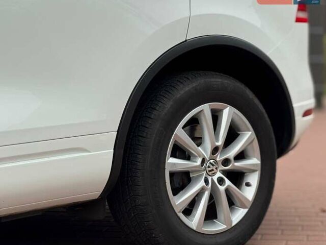 Белый Фольксваген Туарег, объемом двигателя 2.97 л и пробегом 206 тыс. км за 24900 $, фото 4 на Automoto.ua