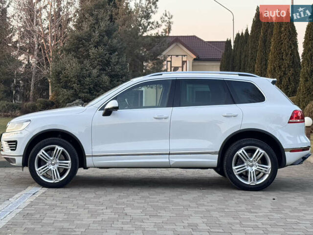 Білий Фольксваген Туарег, об'ємом двигуна 4.13 л та пробігом 197 тис. км за 27000 $, фото 4 на Automoto.ua