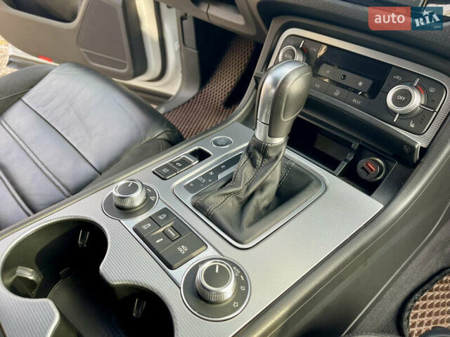 Білий Фольксваген Туарег, об'ємом двигуна 3 л та пробігом 199 тис. км за 35500 $, фото 22 на Automoto.ua