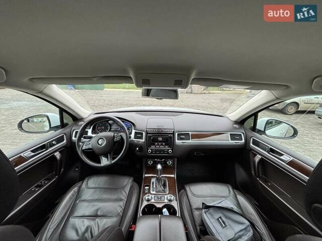 Белый Фольксваген Туарег, объемом двигателя 3 л и пробегом 269 тыс. км за 27000 $, фото 17 на Automoto.ua