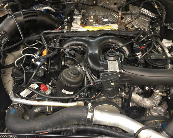 Белый Фольксваген Туарег, объемом двигателя 2.97 л и пробегом 285 тыс. км за 21000 $, фото 20 на Automoto.ua