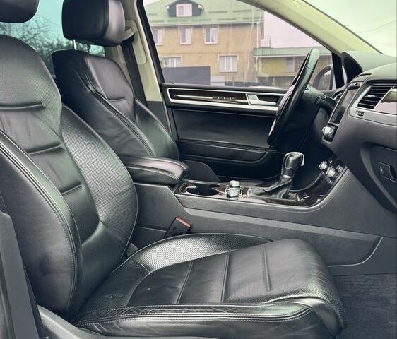 Белый Фольксваген Туарег, объемом двигателя 3 л и пробегом 320 тыс. км за 23700 $, фото 20 на Automoto.ua