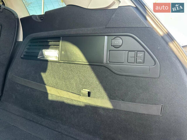 Белый Фольксваген Туарег, объемом двигателя 2.97 л и пробегом 240 тыс. км за 25000 $, фото 5 на Automoto.ua