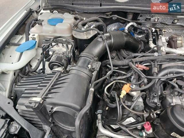 Белый Фольксваген Туарег, объемом двигателя 3 л и пробегом 170 тыс. км за 24900 $, фото 47 на Automoto.ua