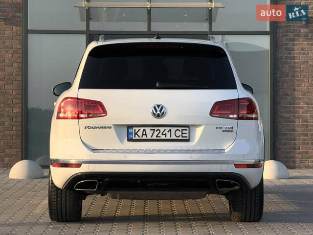 Білий Фольксваген Туарег, об'ємом двигуна 3 л та пробігом 279 тис. км за 24700 $, фото 3 на Automoto.ua