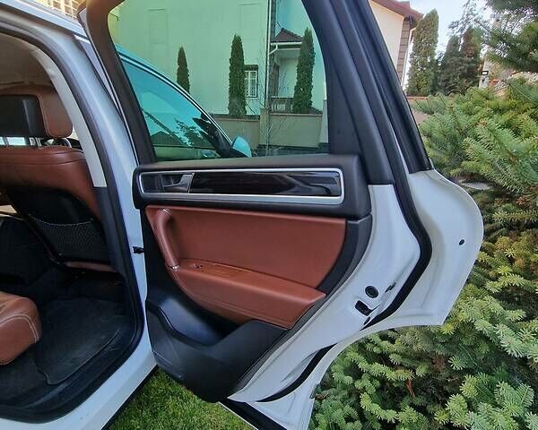 Білий Фольксваген Туарег, об'ємом двигуна 3 л та пробігом 102 тис. км за 34800 $, фото 21 на Automoto.ua