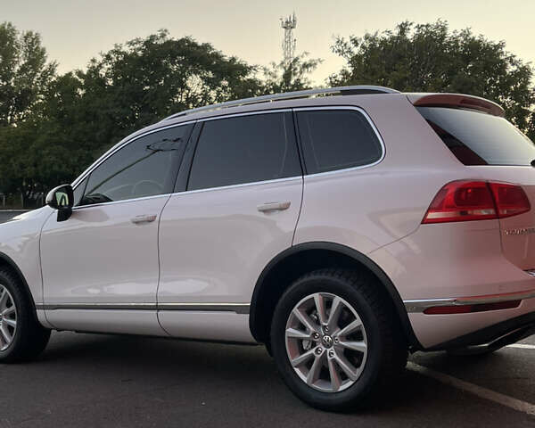 Белый Фольксваген Туарег, объемом двигателя 2.97 л и пробегом 208 тыс. км за 21800 $, фото 9 на Automoto.ua