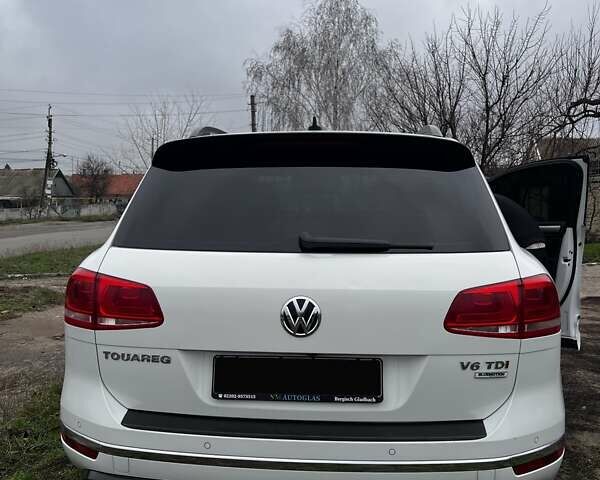 Білий Фольксваген Туарег, об'ємом двигуна 2.97 л та пробігом 334 тис. км за 26000 $, фото 10 на Automoto.ua