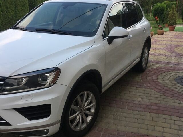 Білий Фольксваген Туарег, об'ємом двигуна 3 л та пробігом 285 тис. км за 20500 $, фото 2 на Automoto.ua