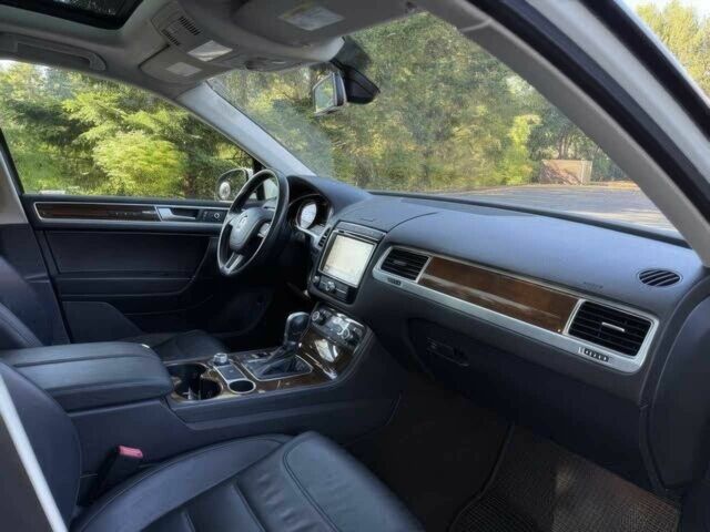 Белый Фольксваген Туарег, объемом двигателя 3.6 л и пробегом 70 тыс. км за 3800 $, фото 11 на Automoto.ua