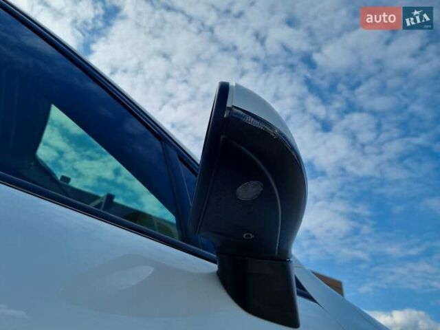 Білий Фольксваген Туарег, об'ємом двигуна 2.97 л та пробігом 240 тис. км за 28000 $, фото 11 на Automoto.ua