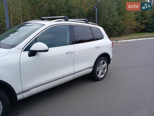 Белый Фольксваген Туарег, объемом двигателя 3 л и пробегом 170 тыс. км за 24900 $, фото 5 на Automoto.ua