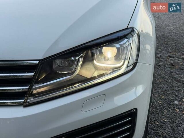 Белый Фольксваген Туарег, объемом двигателя 2.97 л и пробегом 205 тыс. км за 23900 $, фото 17 на Automoto.ua