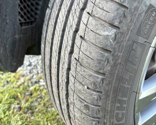 Белый Фольксваген Туарег, объемом двигателя 2.97 л и пробегом 99 тыс. км за 28500 $, фото 6 на Automoto.ua