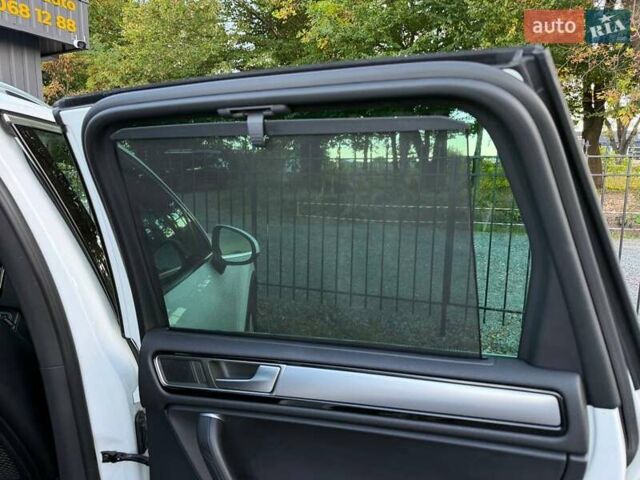 Белый Фольксваген Туарег, объемом двигателя 2.97 л и пробегом 205 тыс. км за 23900 $, фото 32 на Automoto.ua