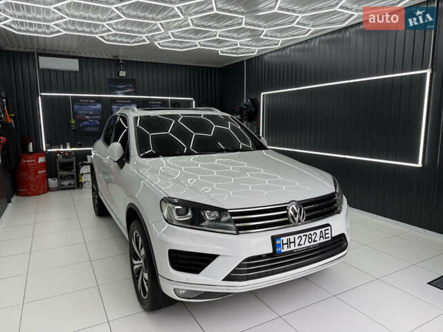 Белый Фольксваген Туарег, объемом двигателя 2.97 л и пробегом 193 тыс. км за 24500 $, фото 10 на Automoto.ua
