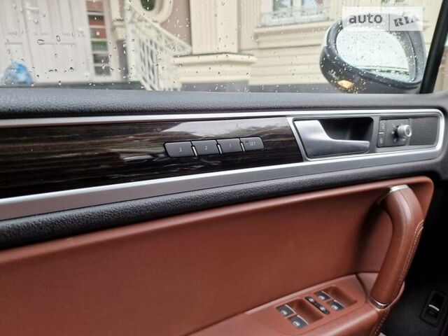 Білий Фольксваген Туарег, об'ємом двигуна 3 л та пробігом 102 тис. км за 34800 $, фото 14 на Automoto.ua