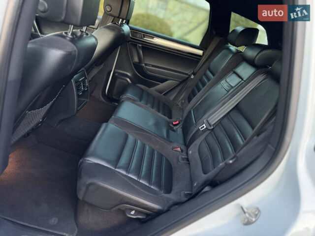 Білий Фольксваген Туарег, об'ємом двигуна 4.13 л та пробігом 197 тис. км за 27000 $, фото 38 на Automoto.ua