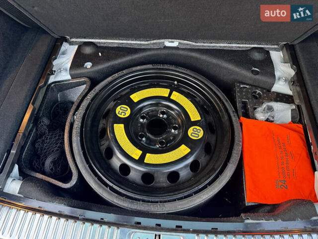 Білий Фольксваген Туарег, об'ємом двигуна 4.13 л та пробігом 197 тис. км за 27000 $, фото 16 на Automoto.ua