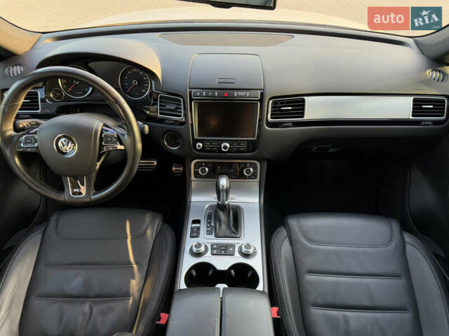 Білий Фольксваген Туарег, об'ємом двигуна 3 л та пробігом 279 тис. км за 24700 $, фото 9 на Automoto.ua