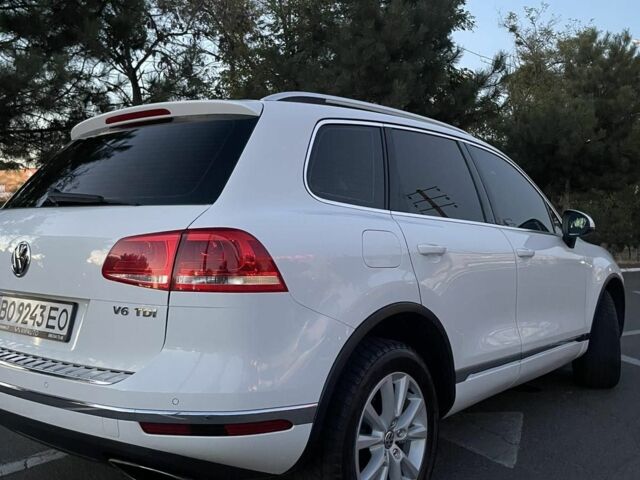 Белый Фольксваген Туарег, объемом двигателя 3 л и пробегом 208 тыс. км за 21800 $, фото 2 на Automoto.ua