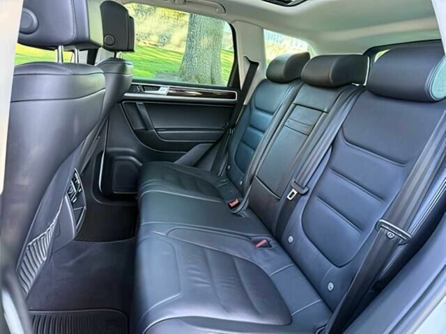 Белый Фольксваген Туарег, объемом двигателя 3.6 л и пробегом 72 тыс. км за 12000 $, фото 14 на Automoto.ua