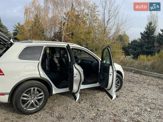 Білий Фольксваген Туарег, об'ємом двигуна 3 л та пробігом 199 тис. км за 35500 $, фото 21 на Automoto.ua
