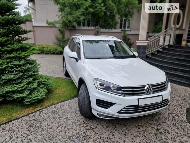 Білий Фольксваген Туарег, об'ємом двигуна 3 л та пробігом 102 тис. км за 34800 $, фото 6 на Automoto.ua