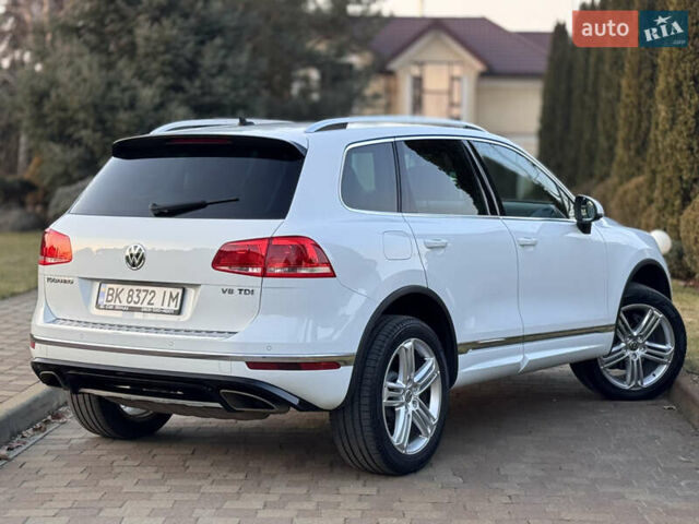 Білий Фольксваген Туарег, об'ємом двигуна 4.13 л та пробігом 197 тис. км за 27000 $, фото 6 на Automoto.ua