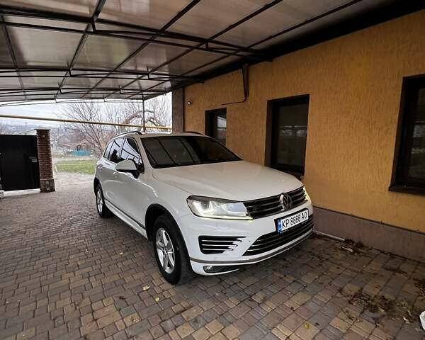 Білий Фольксваген Туарег, об'ємом двигуна 2.97 л та пробігом 334 тис. км за 26000 $, фото 28 на Automoto.ua
