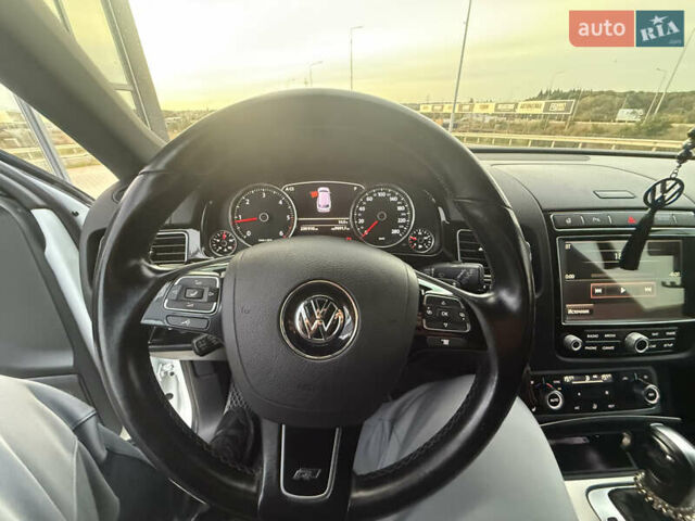 Білий Фольксваген Туарег, об'ємом двигуна 2.98 л та пробігом 287 тис. км за 24250 $, фото 38 на Automoto.ua