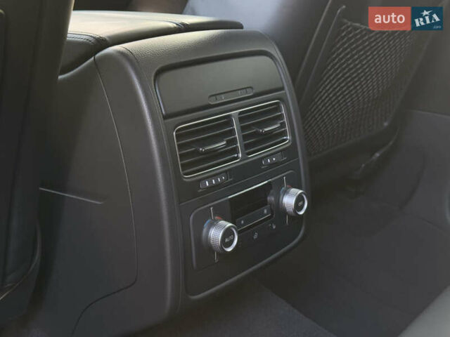 Білий Фольксваген Туарег, об'ємом двигуна 3 л та пробігом 279 тис. км за 24700 $, фото 18 на Automoto.ua