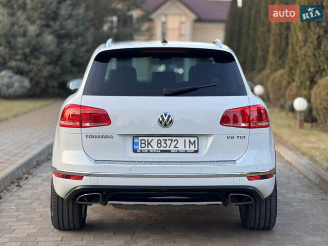 Білий Фольксваген Туарег, об'ємом двигуна 4.13 л та пробігом 197 тис. км за 27000 $, фото 10 на Automoto.ua