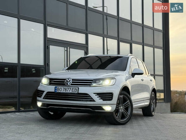 Білий Фольксваген Туарег, об'ємом двигуна 2.98 л та пробігом 287 тис. км за 24250 $, фото 3 на Automoto.ua