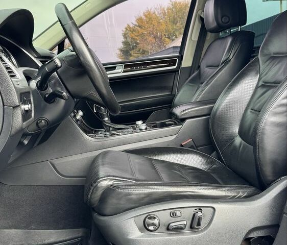 Белый Фольксваген Туарег, объемом двигателя 3 л и пробегом 320 тыс. км за 23700 $, фото 11 на Automoto.ua