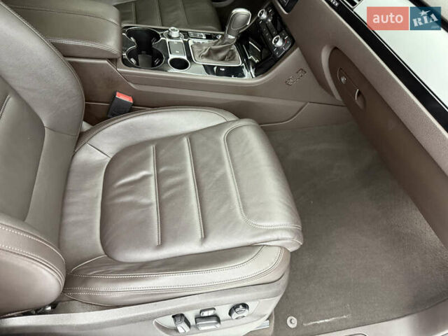 Белый Фольксваген Туарег, объемом двигателя 2.97 л и пробегом 193 тыс. км за 24500 $, фото 11 на Automoto.ua