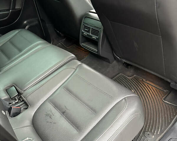 Белый Фольксваген Туарег, объемом двигателя 2.97 л и пробегом 215 тыс. км за 19700 $, фото 26 на Automoto.ua