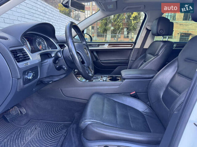 Белый Фольксваген Туарег, объемом двигателя 3.6 л и пробегом 242 тыс. км за 18500 $, фото 27 на Automoto.ua