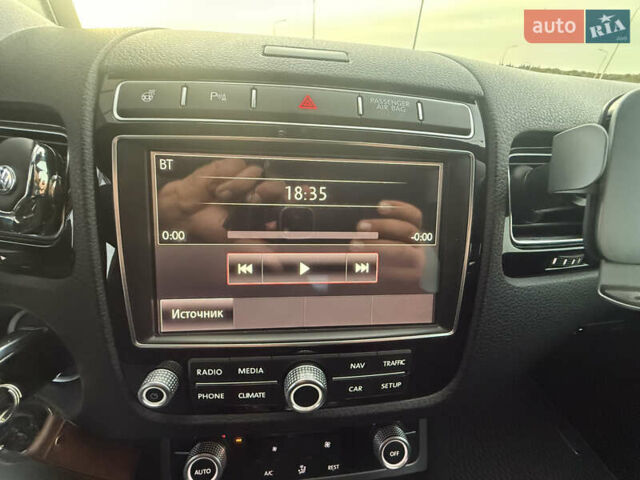 Білий Фольксваген Туарег, об'ємом двигуна 2.98 л та пробігом 287 тис. км за 24250 $, фото 41 на Automoto.ua