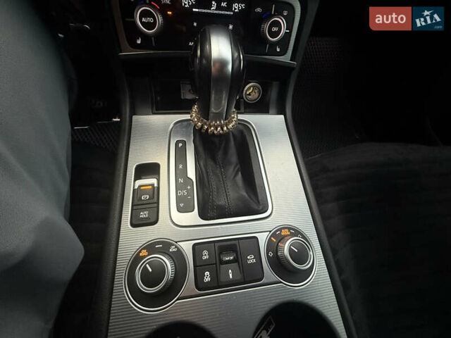 Білий Фольксваген Туарег, об'ємом двигуна 2.98 л та пробігом 287 тис. км за 24250 $, фото 43 на Automoto.ua