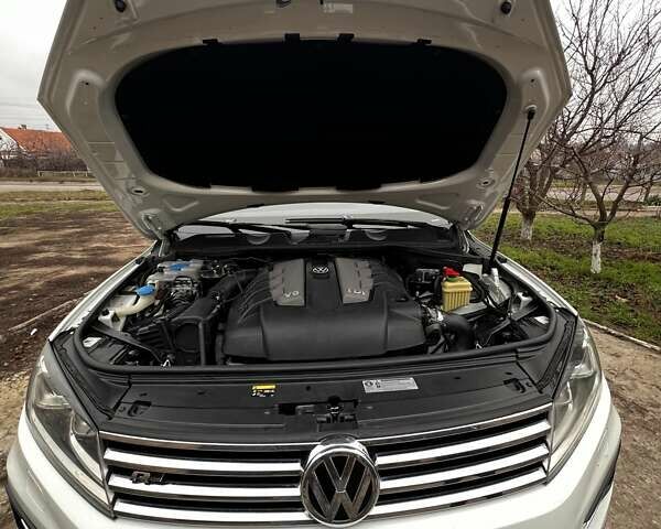 Білий Фольксваген Туарег, об'ємом двигуна 2.97 л та пробігом 334 тис. км за 26000 $, фото 6 на Automoto.ua