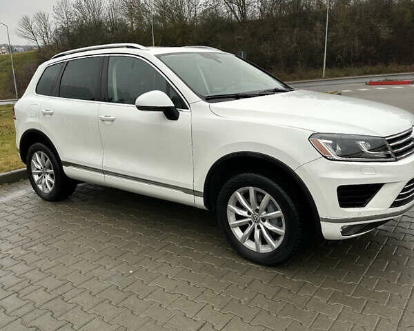 Белый Фольксваген Туарег, объемом двигателя 2.97 л и пробегом 215 тыс. км за 19700 $, фото 9 на Automoto.ua