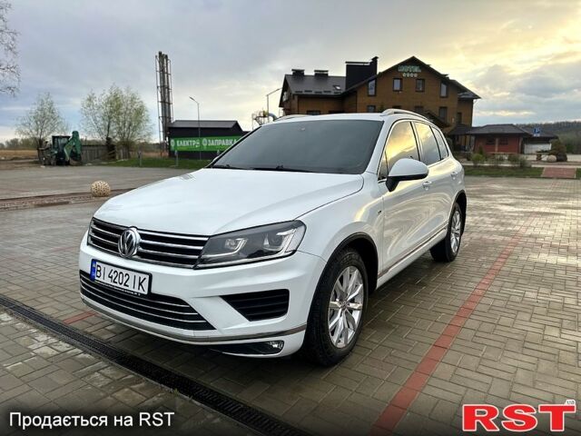 Белый Фольксваген Туарег, объемом двигателя 3.6 л и пробегом 130 тыс. км за 25000 $, фото 1 на Automoto.ua