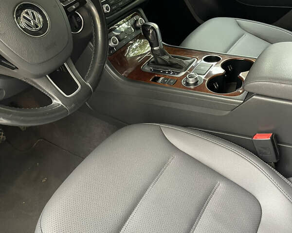 Белый Фольксваген Туарег, объемом двигателя 2.97 л и пробегом 208 тыс. км за 21800 $, фото 37 на Automoto.ua