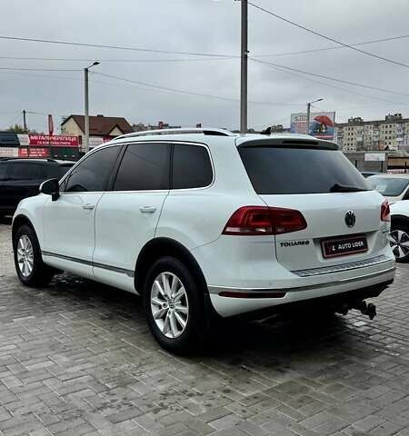 Білий Фольксваген Туарег, об'ємом двигуна 2.97 л та пробігом 320 тис. км за 23200 $, фото 2 на Automoto.ua