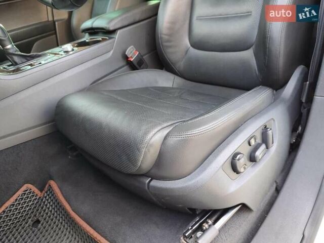 Білий Фольксваген Туарег, об'ємом двигуна 3 л та пробігом 157 тис. км за 27500 $, фото 20 на Automoto.ua