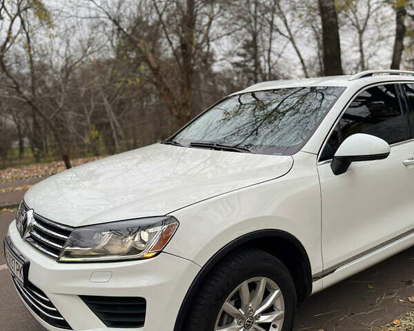 Белый Фольксваген Туарег, объемом двигателя 3.6 л и пробегом 125 тыс. км за 22500 $, фото 5 на Automoto.ua